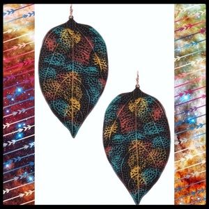 🛍 Textured painted metal leaf drop earrings